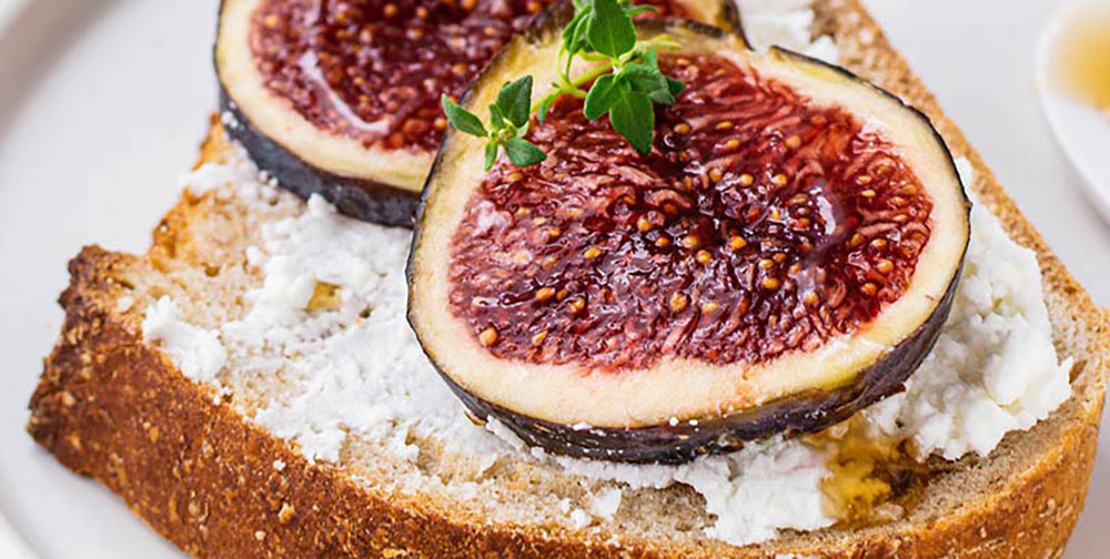 VIOLA – Crostini con fichi e ricotta