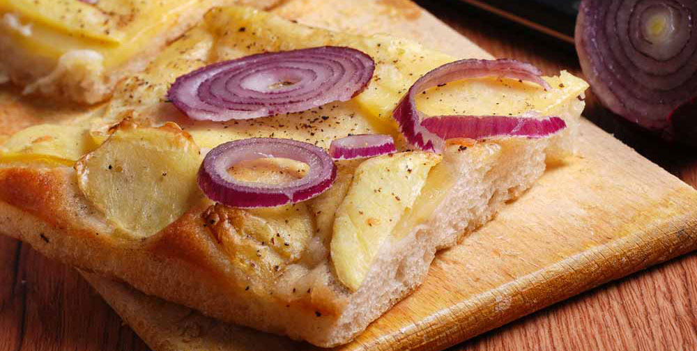 BIANCO – Focaccia con patate e cipolle