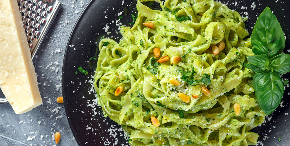 Tagliatelle all’uovo fatte in casa al pesto di rucola